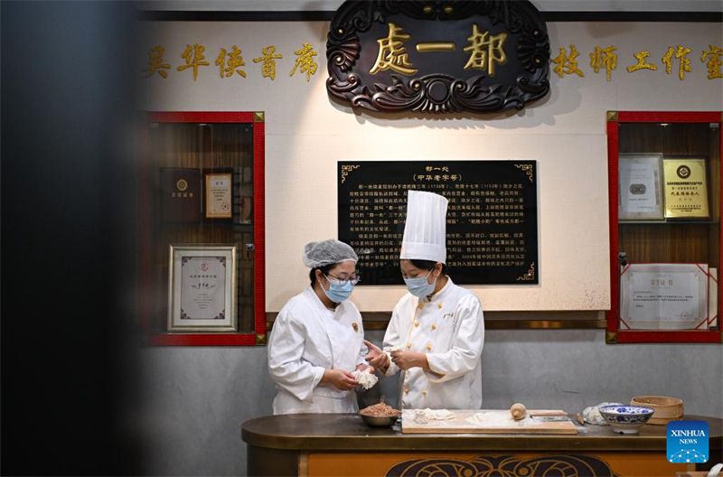 Histoire en photos d'une députée servant les gens avec passion et dévouement en tant que chef spécialiste des Shaomai