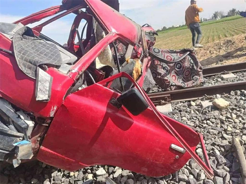 Au moins huit morts dans la collision d'un train et d'un minibus dans le nord-est de l'Egypte