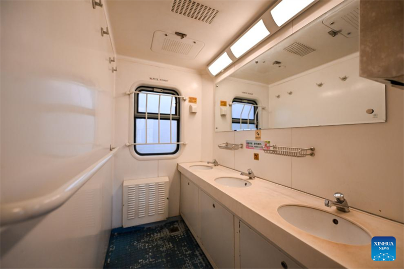 Un train touristique pour personnes agées est parti de Tianjin vers le sud de la Chine