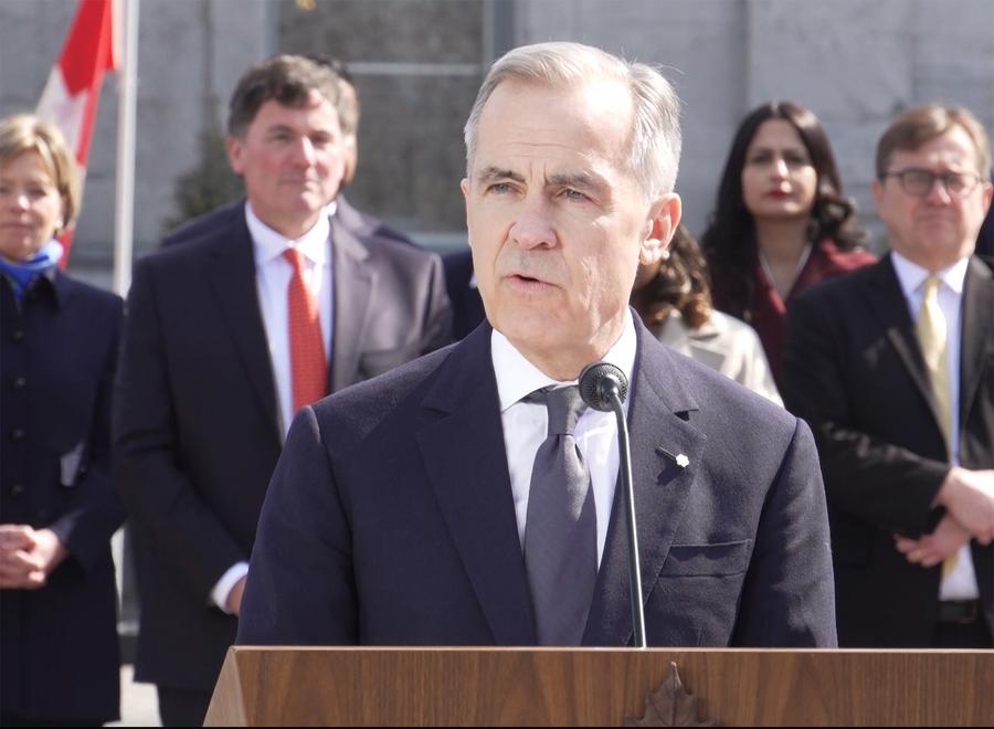 Capture d'écran d'une vidéo montrant Mark Carney s'adressant le 14 mars 2025 à la presse après la cérémonie de prestation de serment à Ottawa, au Canada. (Xinhua/Mick Gzowski)
