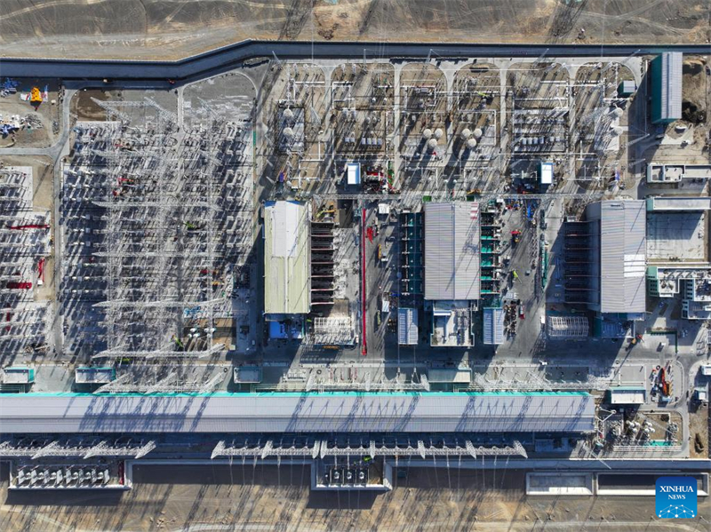 Xinjiang : la ligne de transmission électrique à UHV de 800 kilovolt Hami-Chongqing est entrée dans la période de construction finale