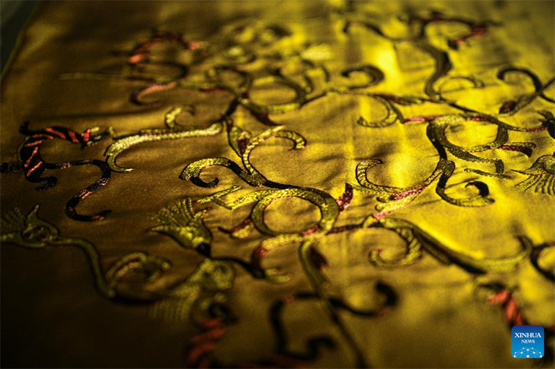 Hubei : histoire en photos d'une héritière de la broderie Han à Wuhan