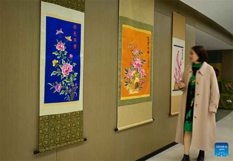 Hubei : histoire en photos d'une héritière de la broderie Han à Wuhan