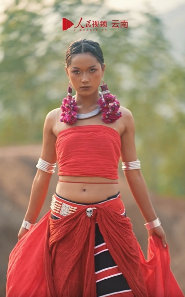 Yunnan : les Wa de Ximeng organisent un défilé de mode sur le thème des labours de printemps