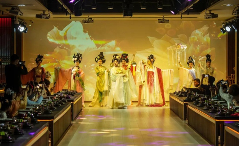 Henan : lancement du 42e Festival culturel de la pivoine de Luoyang