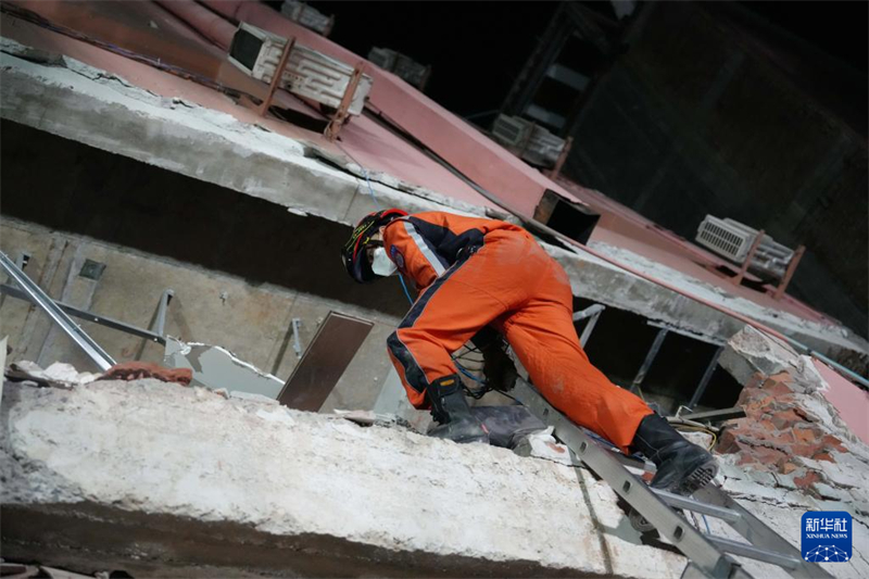 Plus de 500 sauveteurs chinois participent aux efforts de secours post-séisme au Myanmar