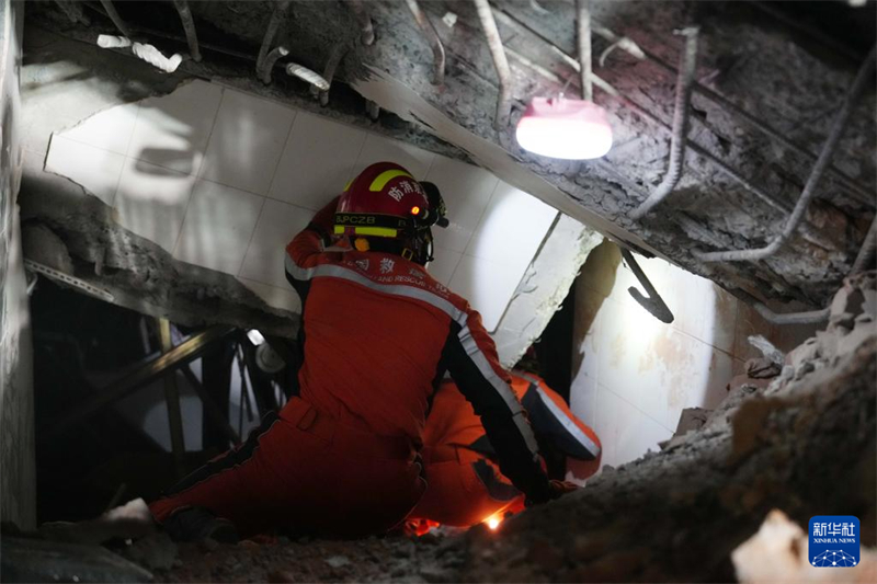 Plus de 500 sauveteurs chinois participent aux efforts de secours post-séisme au Myanmar