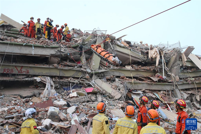 Plus de 500 sauveteurs chinois participent aux efforts de secours post-séisme au Myanmar