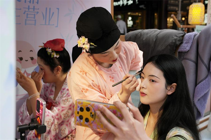 Le tourisme printanier stimule la consommation à travers la Chine