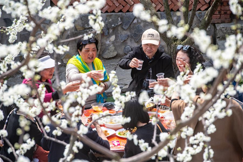 Le tourisme printanier stimule la consommation à travers la Chine