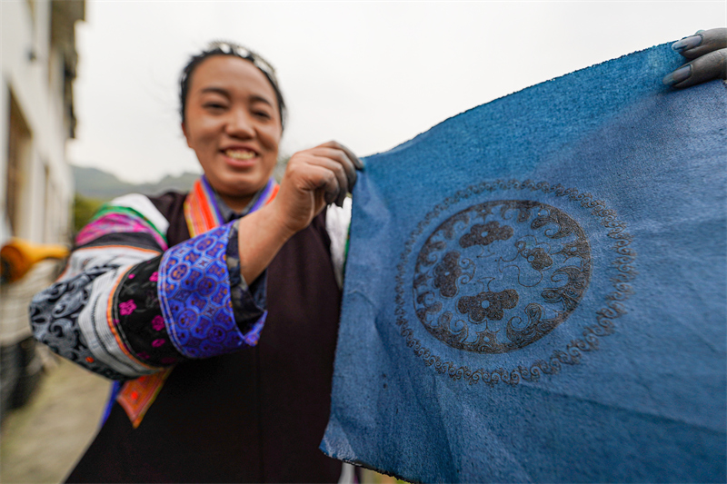 Guizhou : le patrimoine culturel immatériel du batik de Zhijin