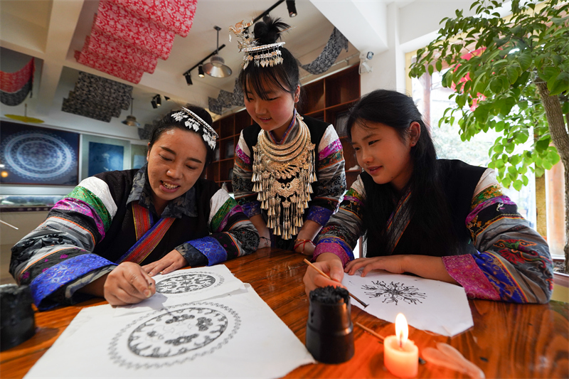 Guizhou : le patrimoine culturel immatériel du batik de Zhijin
