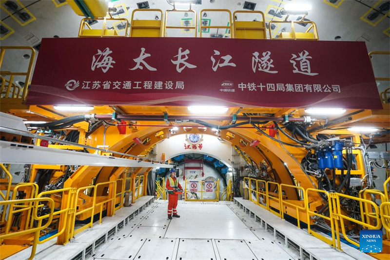 Jiangsu : la Chine déploie un tunnelier géant pour le projet de tunnel sous le fleuve Yangtsé