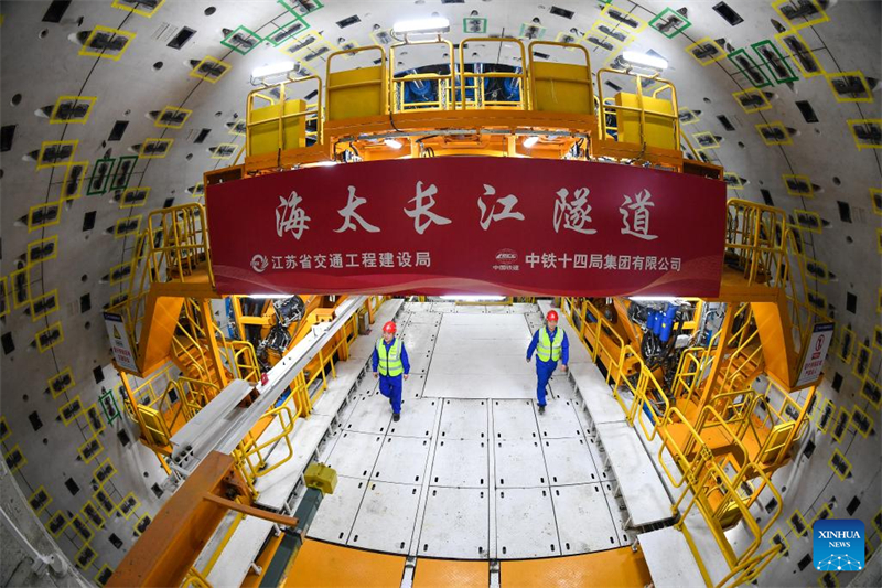 Jiangsu : la Chine déploie un tunnelier géant pour le projet de tunnel sous le fleuve Yangtsé