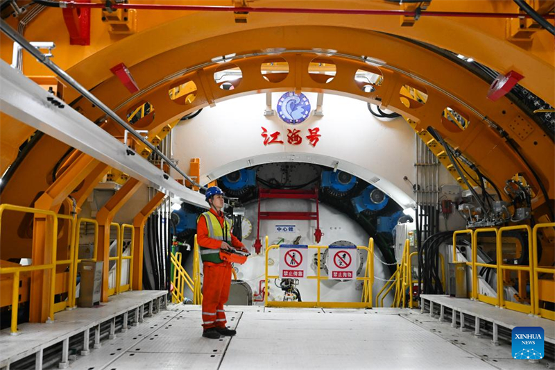 Jiangsu : la Chine déploie un tunnelier géant pour le projet de tunnel sous le fleuve Yangtsé