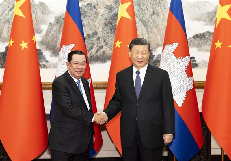 Le président chinois Xi Jinping rencontre Hun Sen, alors Premier ministre du Royaume du Cambodge, à la Résidence des h?tes d'Etat Diaoyutai, à Beijing, la capitale de la Chine, le 10 février 2023. (Xinhua/Huang Jingwen)