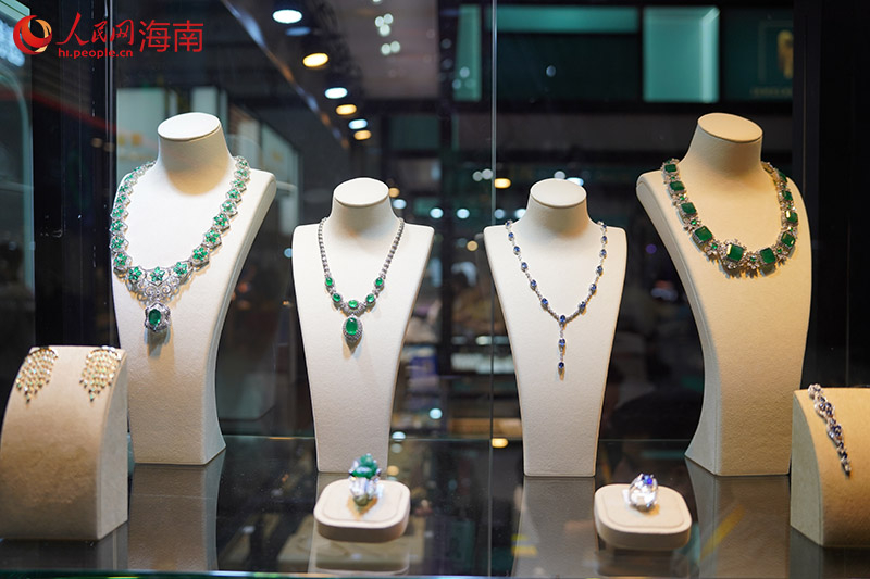 Hainan : ouverture de la 5e Exposition internationale des produits de consommation de Chine à Haikou