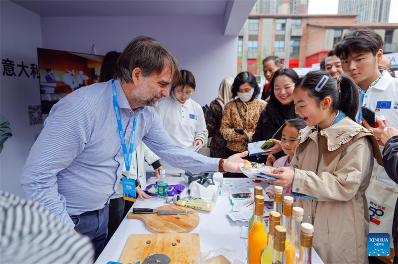 Sichuan : ouverture de la Saison culturelle européenne et de la Rue culturelle européenne de Chengdu 2025