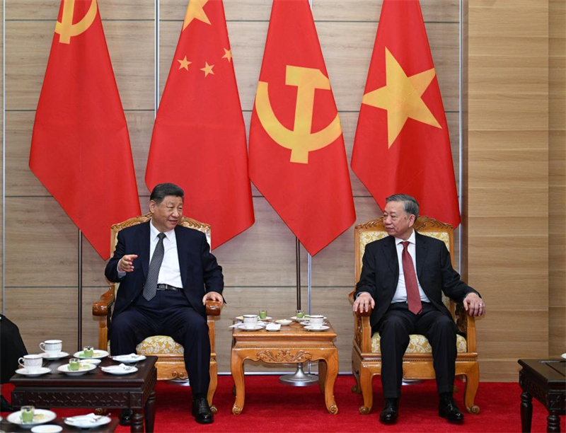 Xi dit avoir pleinement confiance en l'avenir des relations sino-vietnamiennes