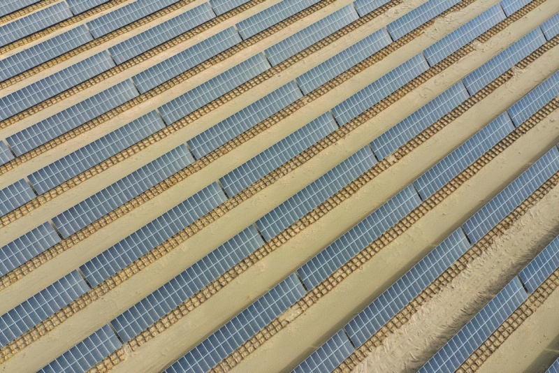 Xinjiang : le désert du Taklamakan complètement entouré d'une ceinture verte grace aux efforts de contr?le du sable