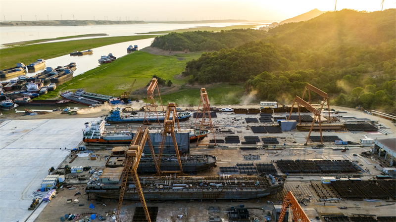Jiangxi : le chantier naval de Duchang met les bouchées doubles pour honorer les commandes