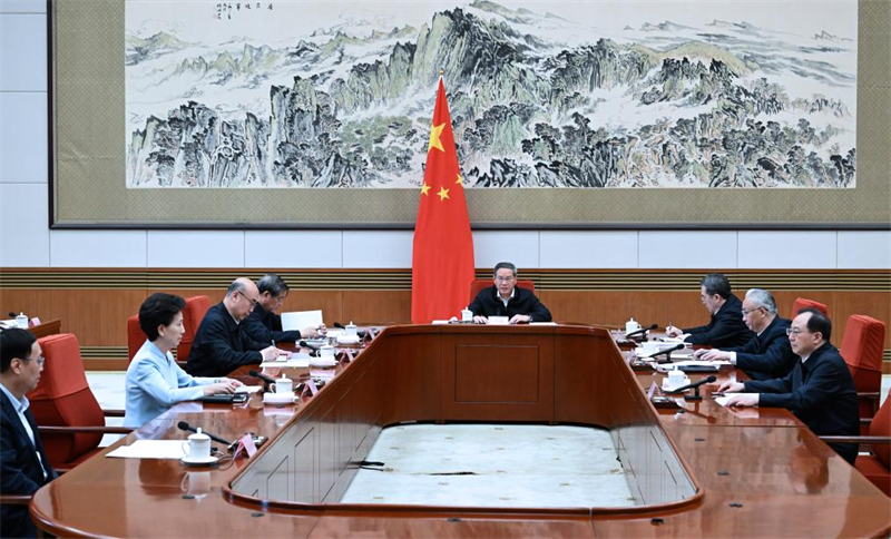 Le PM chinois exhorte à des efforts pour améliorer les attentes sociales