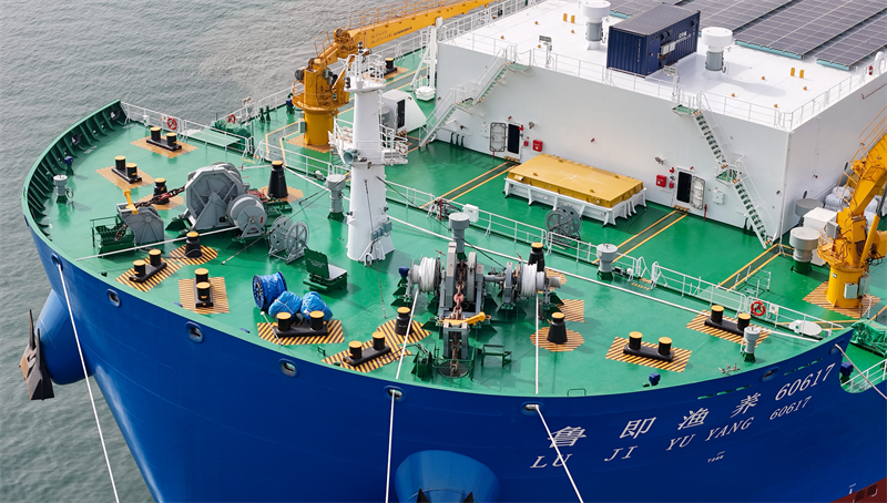 Shandong : le premier navire d'aquaculture et de pêche intelligent de 150 000 tonnes au monde livré et mis en service à Qingdao