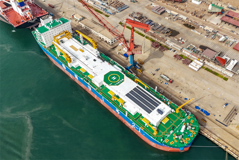 Shandong : le premier navire d'aquaculture et de pêche intelligent de 150 000 tonnes au monde livré et mis en service à Qingdao