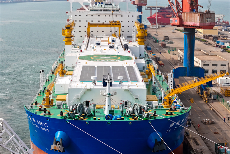 Shandong : le premier navire d'aquaculture et de pêche intelligent de 150 000 tonnes au monde livré et mis en service à Qingdao