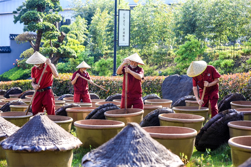 Sichuan : à la découverte de la fabrication de la sauce soja à l'ancienne à Hejiang