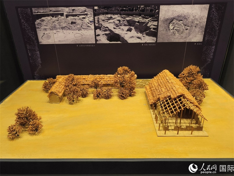 Henan : des journalistes d'Europe et d'Asie visitent le Musée du site de la capitale des Xia d'Erlitou