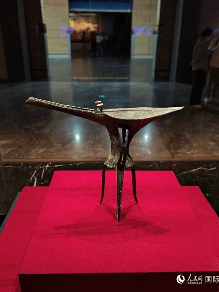 Henan : des journalistes d'Europe et d'Asie visitent le Musée du site de la capitale des Xia d'Erlitou