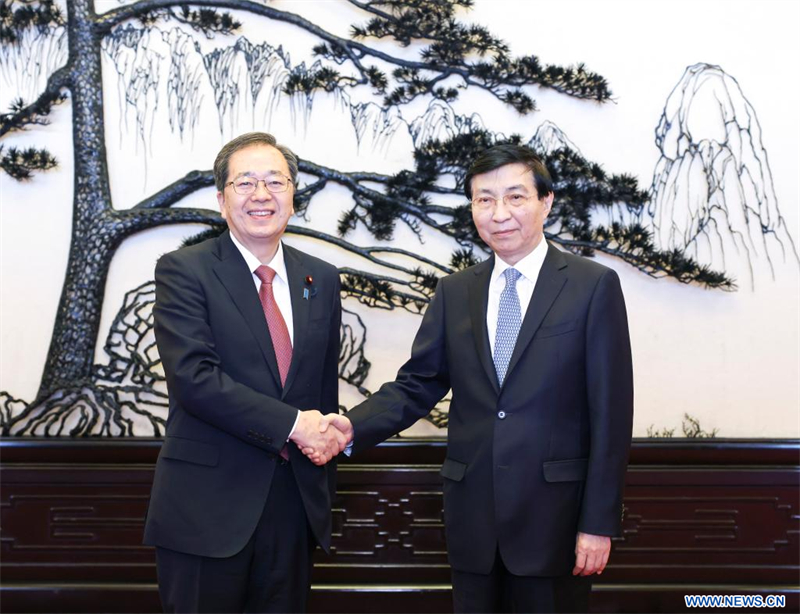 Le plus haut conseiller politique chinois rencontre une délégation du parti Komeito du Japon