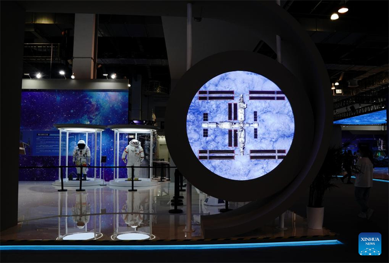 Une exposition scientifique marquant la 10e Journée de l'espace de Chine organisée à Shanghai