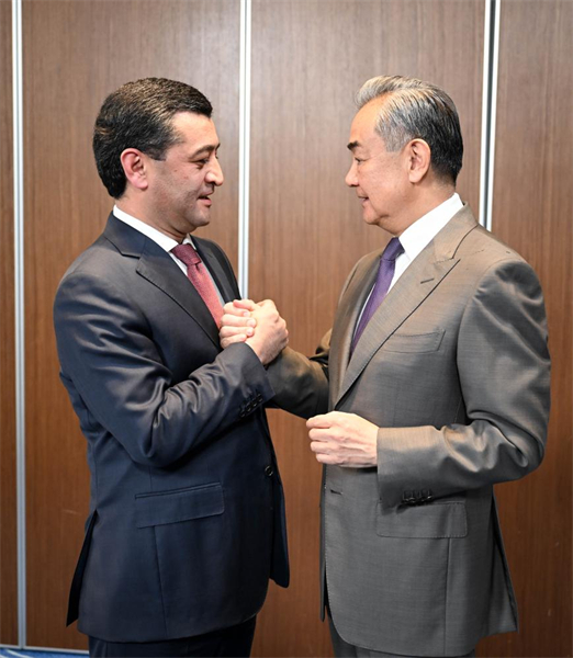 Le ministre chinois des Affaires étrangères rencontre son homologue ouzbek