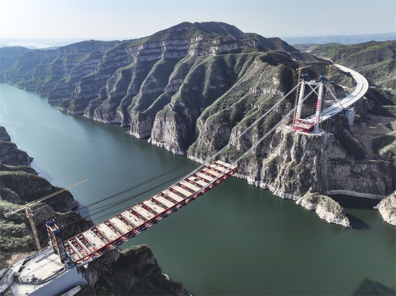 Henan : la construction du pont sur le fleuve Jaune de l'autoroute Jixin progresse sans heurts