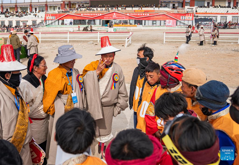 Xizang : des courses de chevaux organisées dans le comté de Damxung