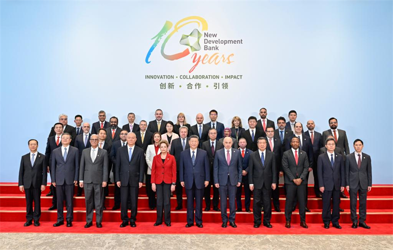 Xi Jinping visite la Nouvelle banque de développement