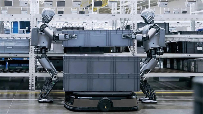 Les robots humano?des ? pointent à l'usine ? pour travailler