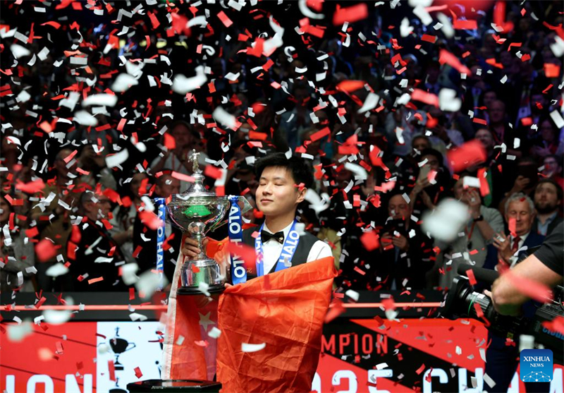 Le Chinois Zhao Xintong devient le premier asiatique à remporter le Championnat du monde de snooker