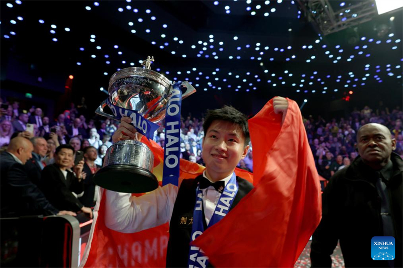 Le Chinois Zhao Xintong devient le premier asiatique à remporter le Championnat du monde de snooker