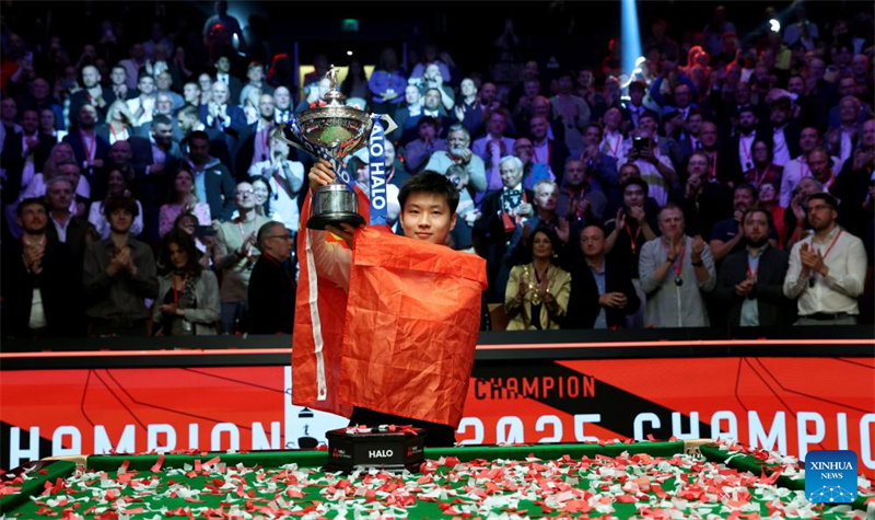 Le Chinois Zhao Xintong devient le premier asiatique à remporter le Championnat du monde de snooker