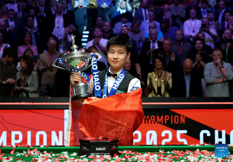 Le Chinois Zhao Xintong devient le premier asiatique à remporter le Championnat du monde de snooker