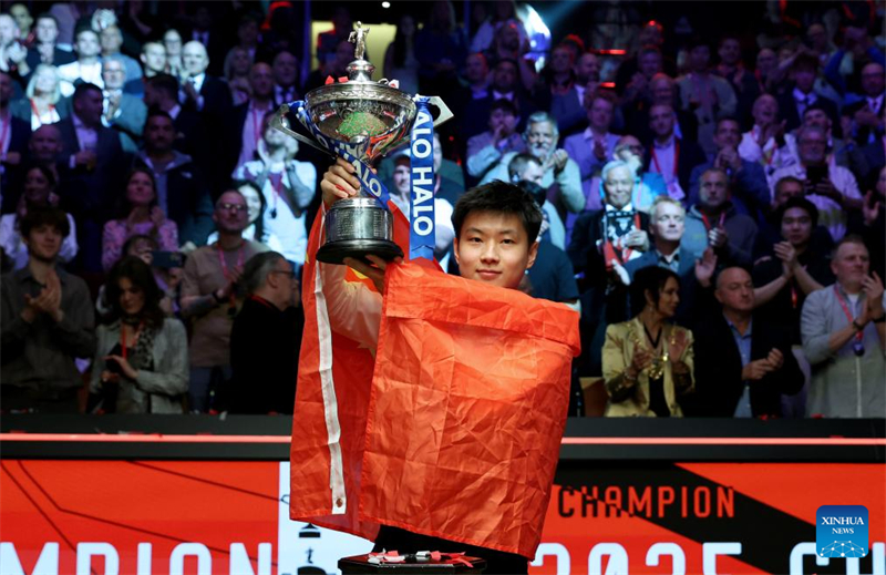 Le Chinois Zhao Xintong devient le premier asiatique à remporter le Championnat du monde de snooker