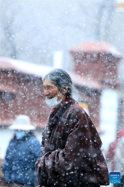 Xizang : un photographe gravement handicapé poursuit son rêve de toute une vie