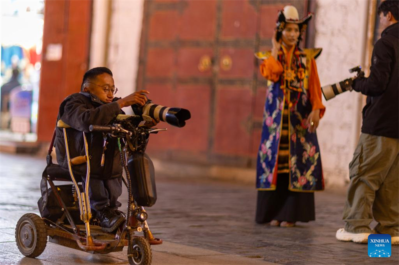 Xizang : un photographe gravement handicapé poursuit son rêve de toute une vie