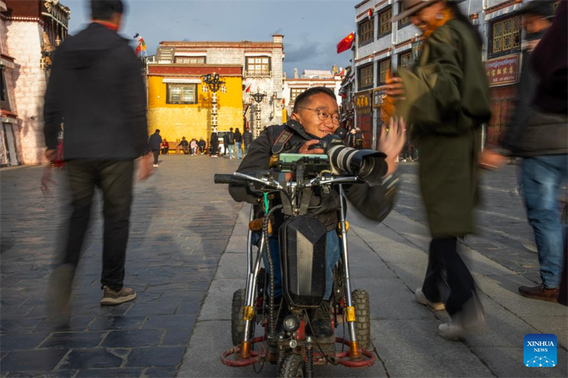 Xizang : un photographe gravement handicapé poursuit son rêve de toute une vie