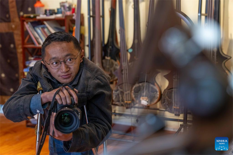 Xizang : un photographe gravement handicapé poursuit son rêve de toute une vie