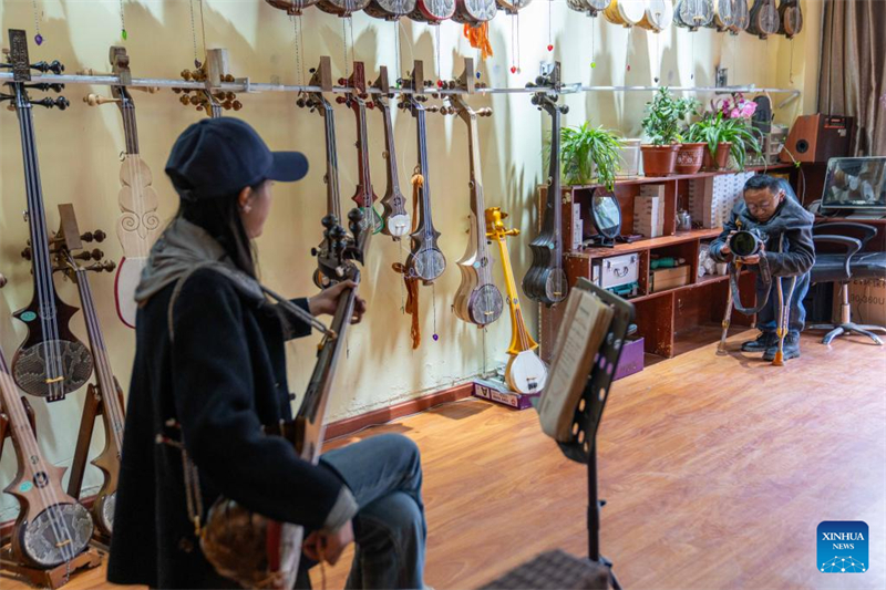 Xizang : un photographe gravement handicapé poursuit son rêve de toute une vie