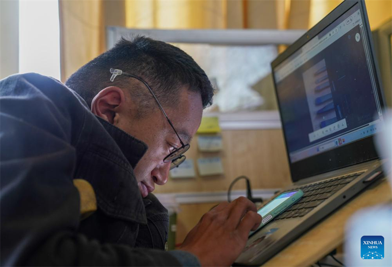 Xizang : un photographe gravement handicapé poursuit son rêve de toute une vie